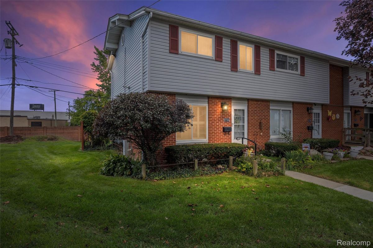 27750 Eastwick Square